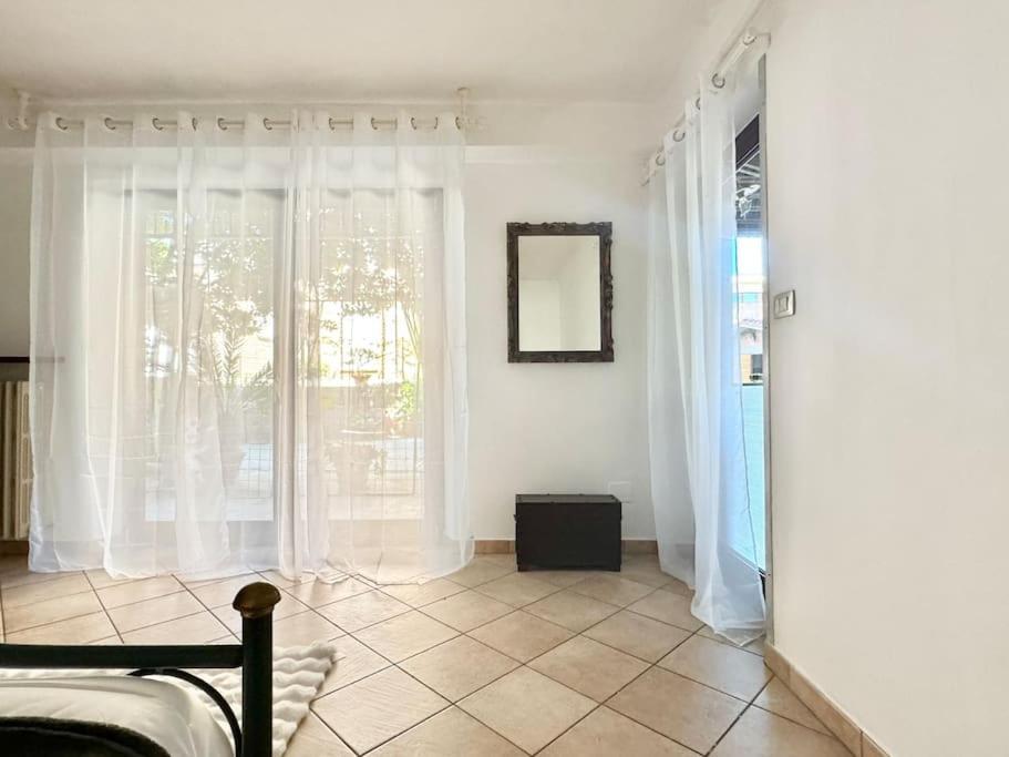 Casa Nel Verde - 4 Posti Letto Apartment Chiaravalle Luaran gambar